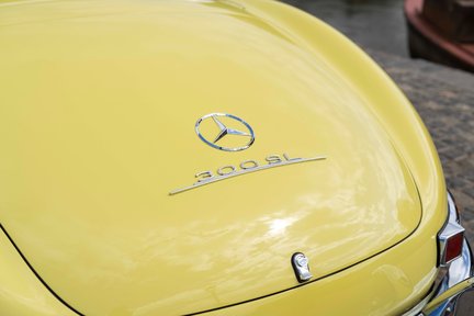 Mercedes-Benz SL Series 300SL Roadster 22