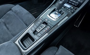 Porsche 911 Carrera GTS CABRIOLET (991.2) 24