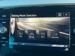 Volkswagen Passat 1.5 Passat R-Line TSi Evo 5dr 50