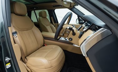 Land Rover Range Rover P440e HSE 11