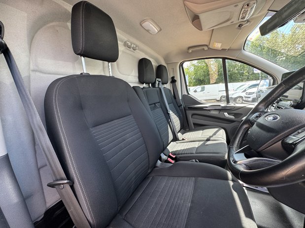 Ford Transit Custom LWB L2H1 [SOLD MM] Low Roof Limited 300 Air Con Alloys Sensors EURO 6 14