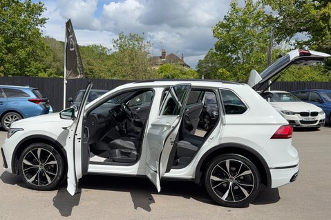 Volkswagen Tiguan R-LINE TSI DSG - ONE OWNER - APPLE CAR PLAY -ADAPTIVE CRUISE 20