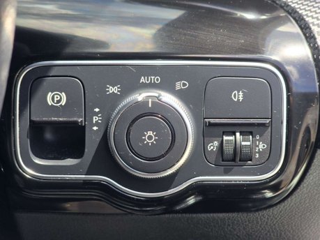 Mercedes-Benz A Class 1.5 A180d SE Hatchback 5dr Diesel 7G-DCT Euro 6 (s/s) (116 ps) 19