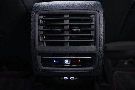 Volkswagen Golf 2.0 Golf GTi Clubsport TSi Semi-Auto 5dr 37