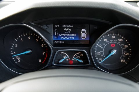 Ford Focus TITANIUM X 15