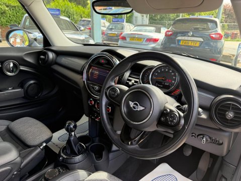 Mini Hatch 1.5 Cooper Euro 6 (s/s) 3dr 21
