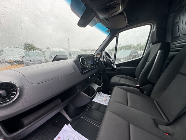 Mercedes-Benz Sprinter AUTO MWB L2H2 High Roof Pro Air Con Camera EURO 6 11