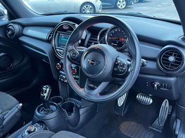 Mini Hatch 1.5 Cooper Sport Auto 3dr 18