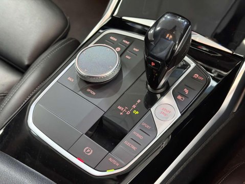 BMW 3 Series 2.0 330e 12kWh Sport Pro Saloon 4dr Petrol Plug-in Hybrid Auto Euro 6 (s/s) 43