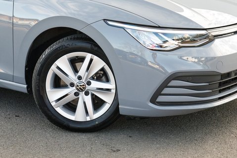 Volkswagen Golf LIFE TSI 11