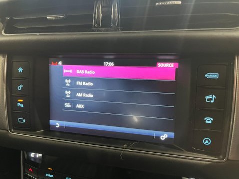 Jaguar XF 2.0d Portfolio Sportbrake Auto Euro 6 (s/s) 5dr 33