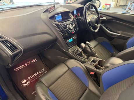 Ford Focus 2.0T EcoBoost ST-2 Euro 5 (s/s) 5dr 9
