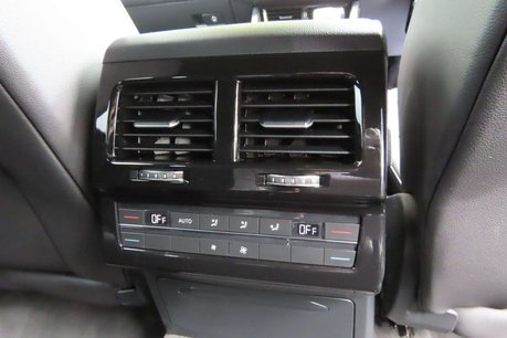 Volkswagen Touareg 3.0 TDI V6 R-Line Tiptronic 4Motion Euro 6 (s/s) 5dr 17