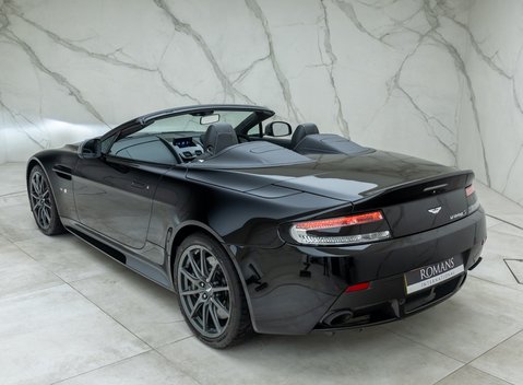 Aston Martin V12 Vantage S Roadster 12