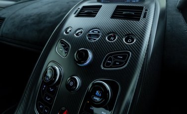 Aston Martin Vantage GT12 18