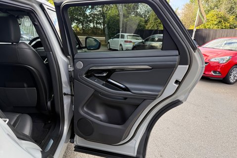 Land Rover Range Rover Evoque AUTOBIOGRAPHY MHEV - VAT Q -ONE OWNER -SLIDING PAN ROOF -PEARL SILVER 29