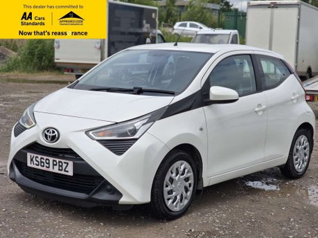 Toyota Aygo 1.0 VVT-i x-play Hatchback 5dr Petrol x-shift Euro 6 (71 ps) 3