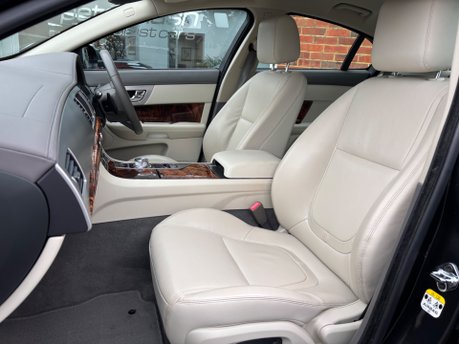 Jaguar XF 3.0d V6 Premium Luxury Saloon 4dr Diesel Auto Euro 5 (s/s) (240 ps) 9