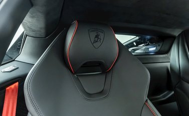 Lamborghini Huracan LP640-4 EVO 10