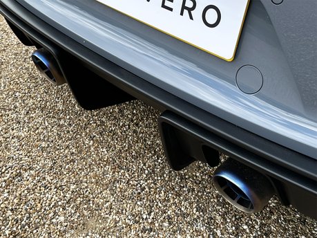 Porsche 718 CAYMAN GT4 RS PDK 38