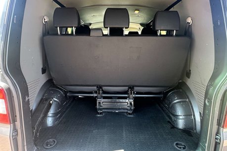 Volkswagen Transporter 2.0 TDI T30 Startline Kombi 4dr Diesel Manual L1 H1 (198 g/km, 138.08 bhp) 36
