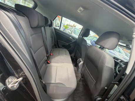 Volkswagen Golf E-GOLF 11