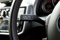 Volkswagen Up R-LINE 17