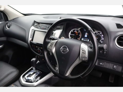 Nissan Navara 2.3 Navara Tekna dCi Auto 4WD 5dr 2