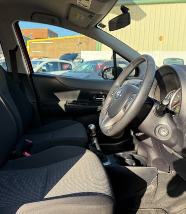 Toyota Yaris 1.3 VVT-I TR LOOK! JUST 38000 MILES! LOW INSURANCE! AIR CON 3