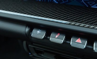 Porsche 911 GT3 TOURING (992) 21