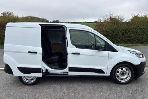 Ford Transit Connect 220 Leader DCIV Selectshift Auto - Sat Nav / 5 Seats / Rear Camera 10