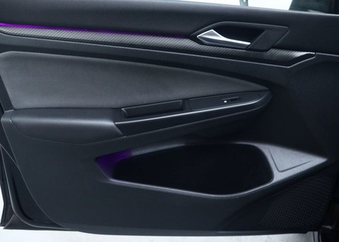 Volkswagen Golf 1.5 eTSI MHEV R-Line Hatchback 5dr Petrol Hybrid DSG Euro 6 (s/s) (150 ps) 46