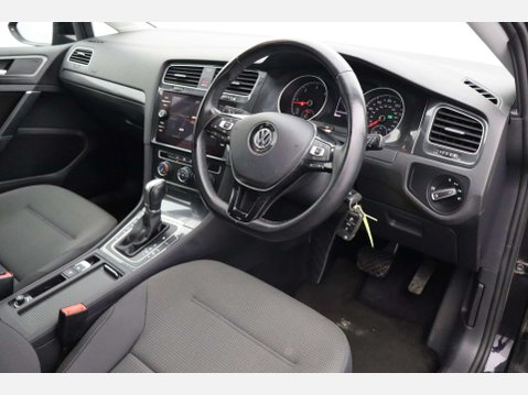 Volkswagen Golf 2.0 Golf SE Nav TDI BlueMotion Technology Semi-Auto 5dr 2