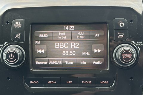 Peugeot Boxer 333 L1 H1 120 ps BlueHdi Professional - Sat Nav & Air Con 24