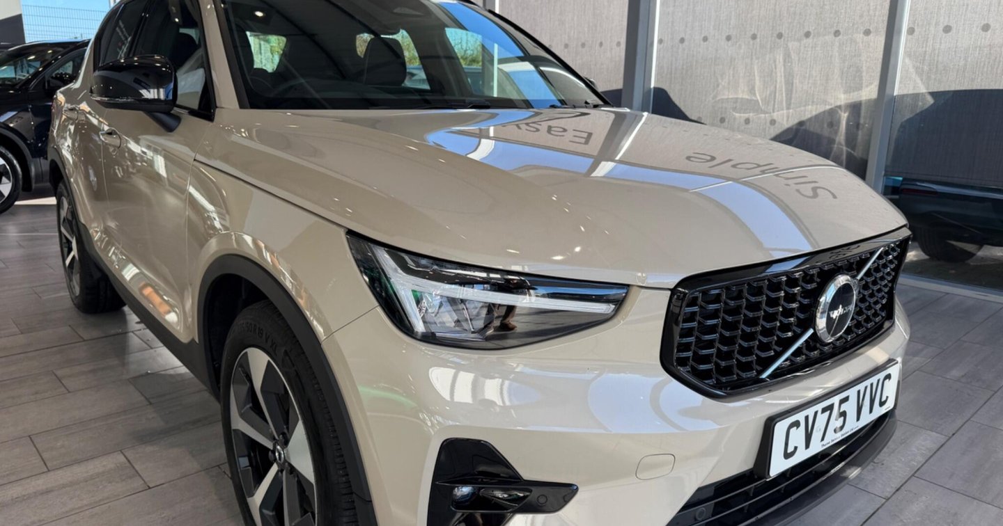 2025 Volvo XC40