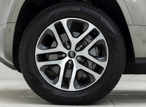 Land Rover Defender 110 XS Edition P400 8