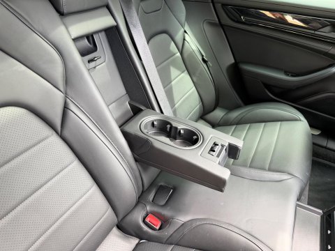 Porsche Panamera 4 PDK 61