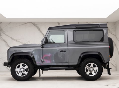 Land Rover Defender 90 Landmark 2