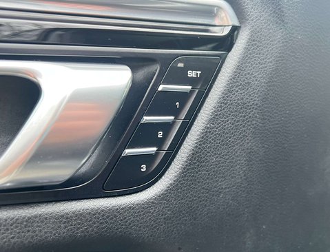 Porsche Macan 3.0 Macan S Semi-Auto 4WD 5dr 41