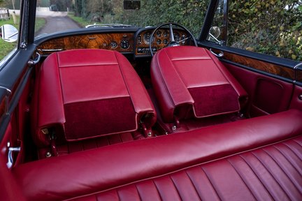 Bentley S2 Continental Drophead 30