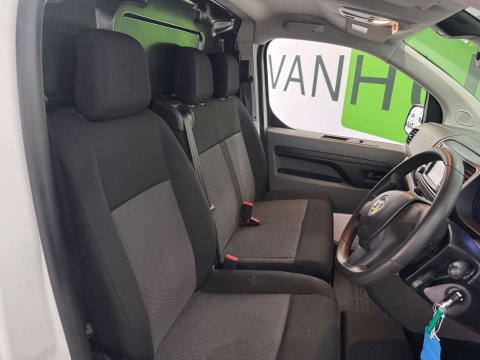 Vauxhall Vivaro 1.5 Vivaro F2700 Dynamic S/S 10