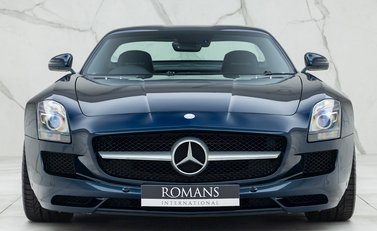 Mercedes-Benz SLS AMG 5