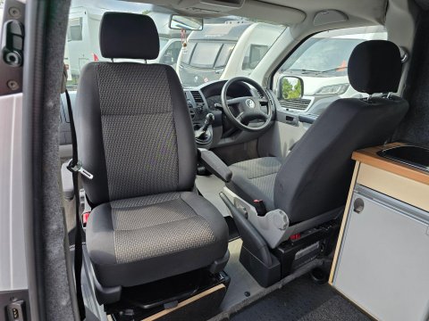 Volkswagen Campervan 32
