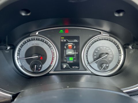 Suzuki Vitara SZ-T MHEV 11