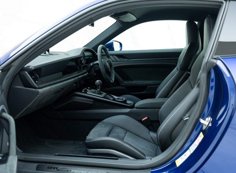 Porsche 911 Carrera GTS (992) 12