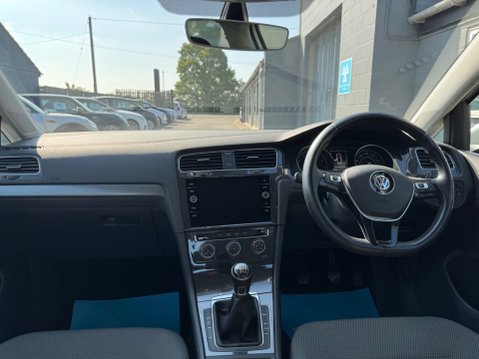 Volkswagen Golf SE TSI 40