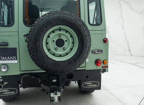 Land Rover Defender 110 HERITAGE 33
