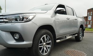 Toyota Hilux INVINCIBLE 4WD D-4D DCB FSH Fresh MOT Recent New Rear Tyres Tow Bar 1 Owner 6