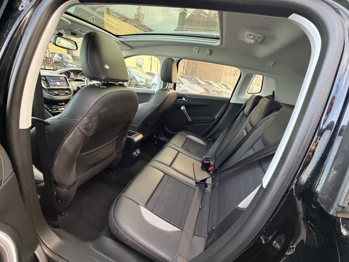 2018 Peugeot 2008 — image 8
