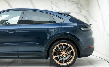 Porsche Cayenne TURBO E-HYBRID COUPE WITH GT PACKAGE 44